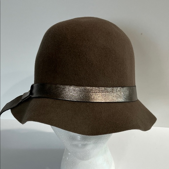Gedney Elegant Brown Velvet Hat with Leather Style Metallic Band - Picture 3 of 9